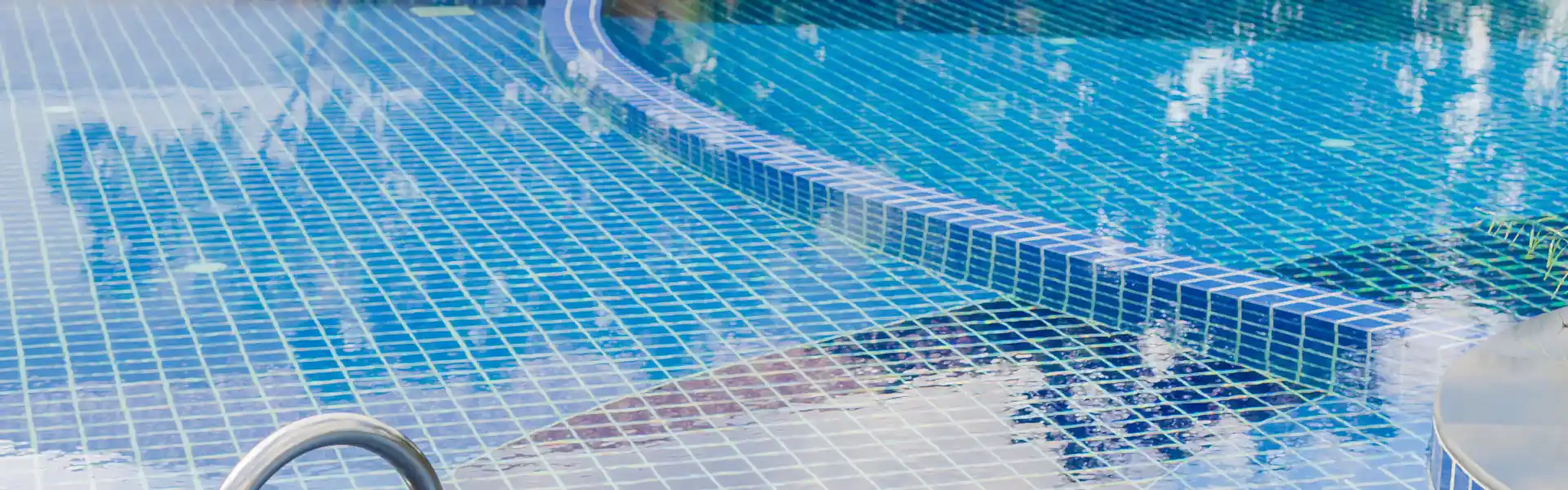 Why Do People Use Blue Tiles for Swimming Pools?